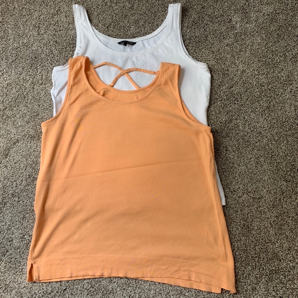 🌺Bundle of Tank tops size L- one is Nic and Zoe🌺